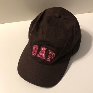 Brown gap hat